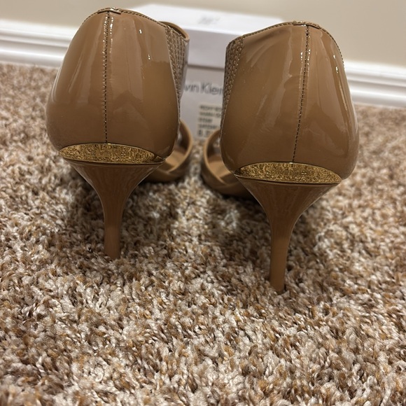 Calvin Klein Nude heels 8 1/2 - Picture 3 of 4